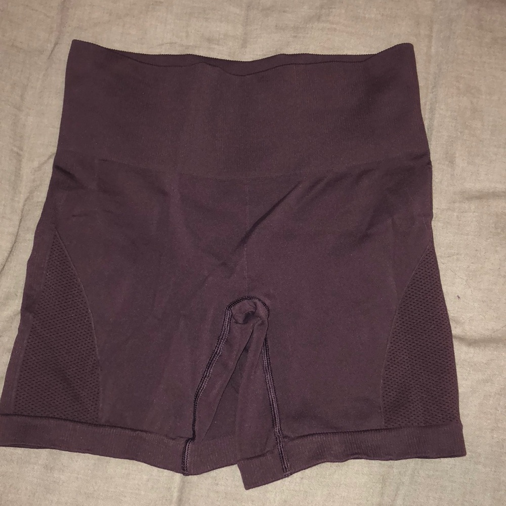 Lululemon compression spandex size 6 dark purple